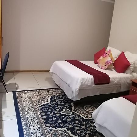 Royal Lodge 윗뱅크 외부 사진